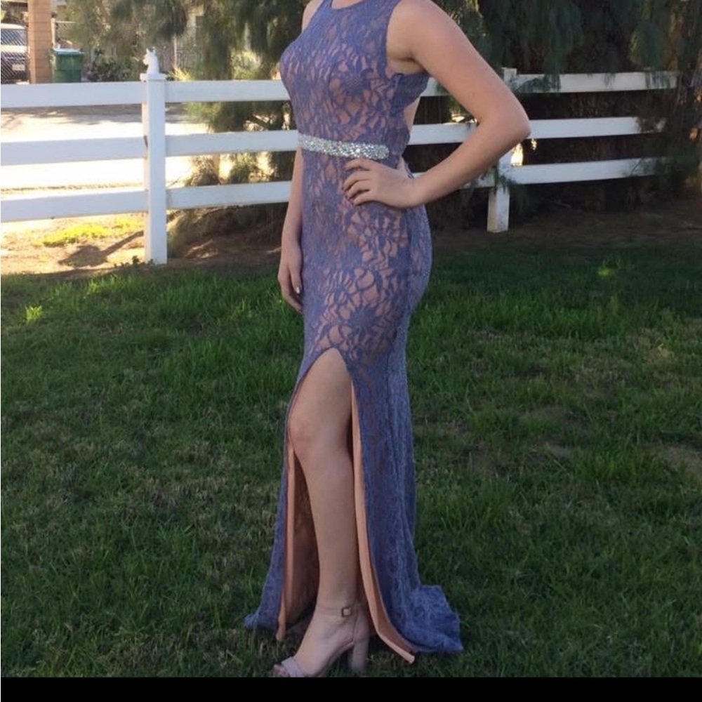 Elegant Sleeveless Lace Prom Dress in Blue